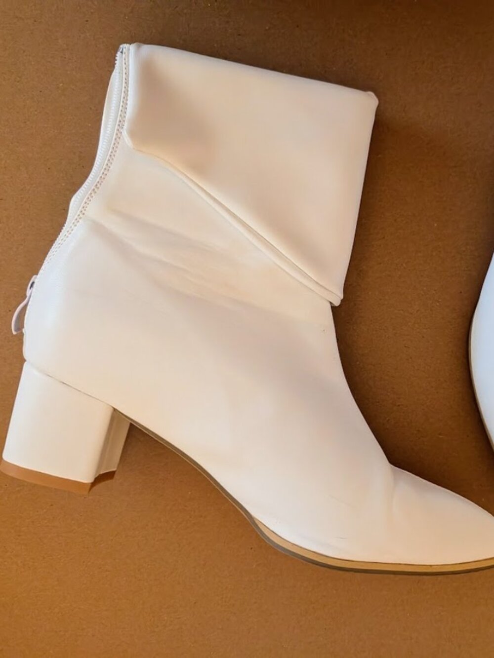 White faux leather ankle boots Size 41